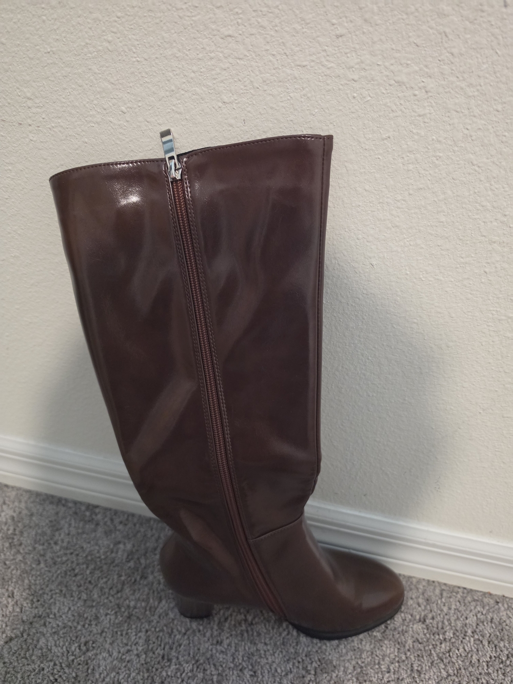 Women's Brown Leather Knee-High Zip Boots